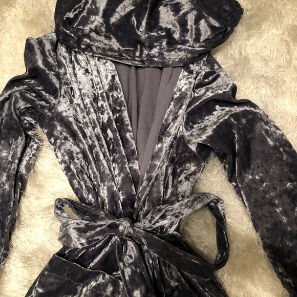 Velvet Grey Robe - Picture 2 of 4